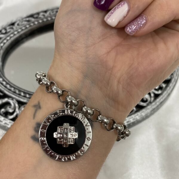 Pulsera con dije medallon san benito rolo